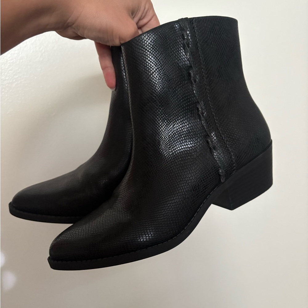 Lucky Brand Black Faux Snakeskin Ankle Boots – Size 7M